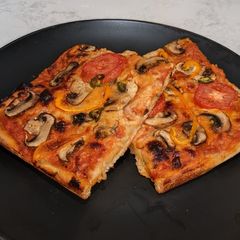 A picture of Pizza!.