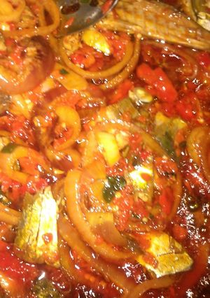 A picture of Blended pepper sauce with ice fish.