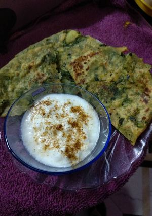 A picture of Bathua aloo paratha.