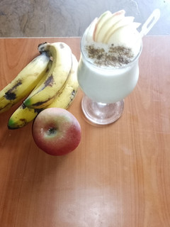A picture of Apple smoothie 🍎.