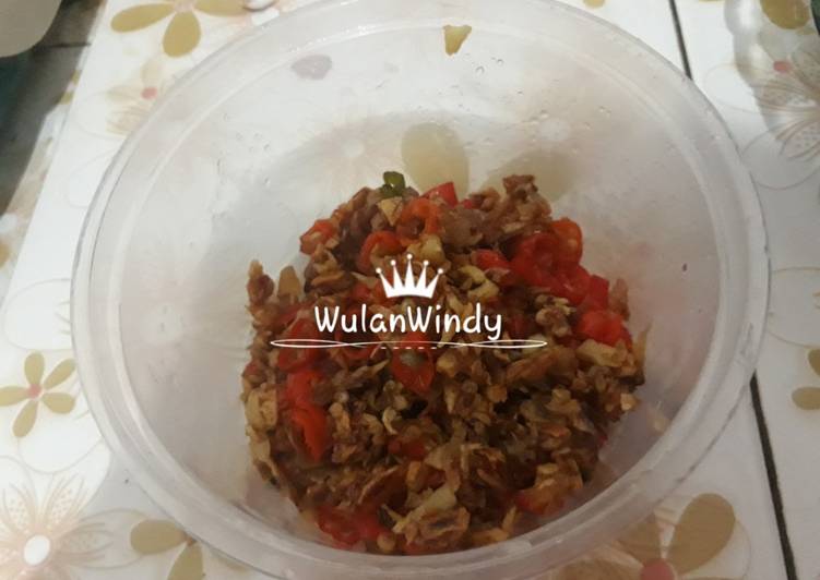 Langkah Mudah untuk memasak Sambel bawang oseng, Lezat Sekali
