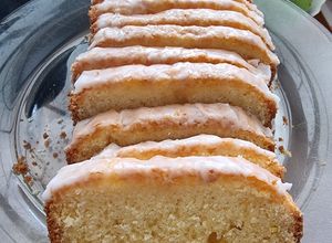 Una foto de Budín de limón sin TACC🍋