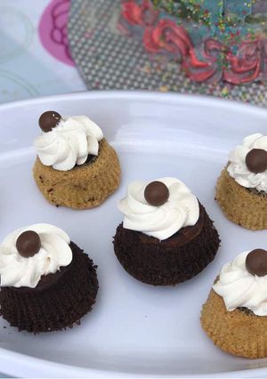 A picture of Cookie upside down cupcakes.