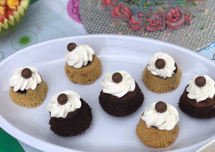 Steps to Prepare Homemade Cookie upside down cupcakes