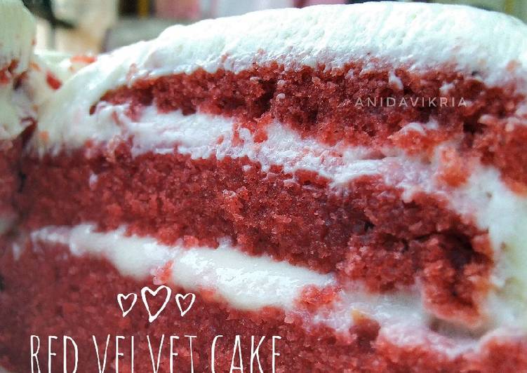 Red velvet cake with cream cheese frosting