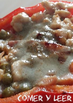 Foto principal de Pimientos rojos rellenos de pollo, bacon y verduras (asados)