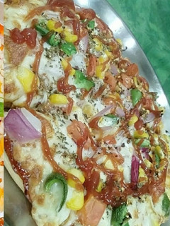 होम मेड पिज़्ज़ा(home made pizza recipe in hindi) रेसिपी मुख्य फोटो