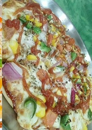 होम मेड पिज़्ज़ा(home made pizza recipe in hindi) रेसिपी मुख्य फोटो