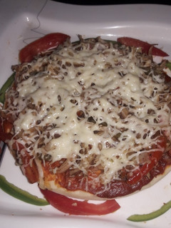 પીઝા (Pizza Recipe In Gujarati) રેસીપી મુખ્ય ફોટો