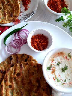 ઝટપટ થાલીપીઠ (quick thalipeeth recipe in Gujarati) રેસીપી મુખ્ય ફોટો