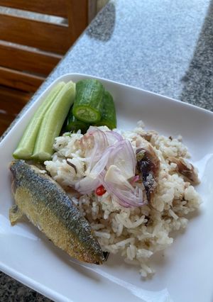 A picture of Fried mackerel rice bowl.