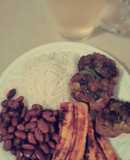 Tortitas de carne molida con cebollino