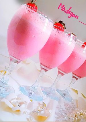 عکسی از دستور میلک‌ شیک توت فرنگی 🍓😋😍