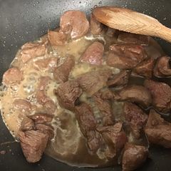 A picture of Creamy beef.