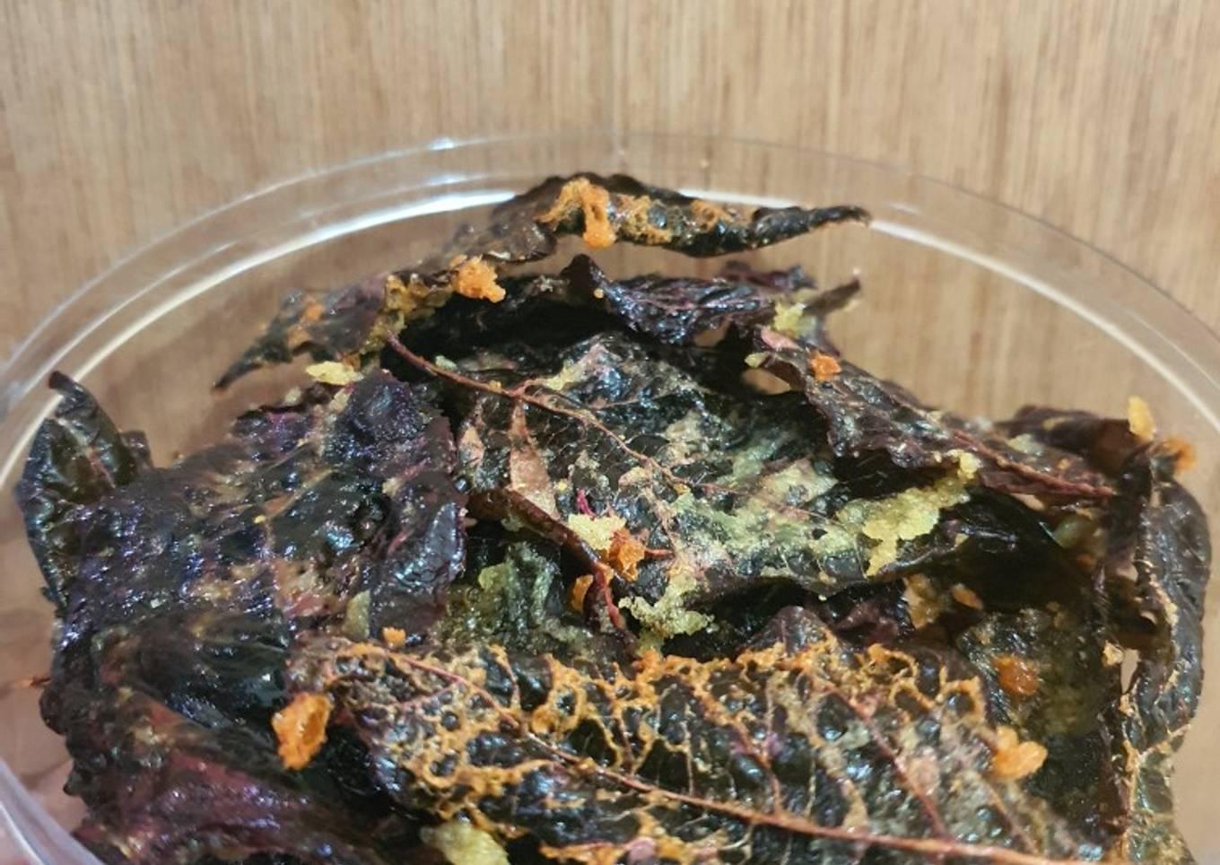 Keripik bayam merah