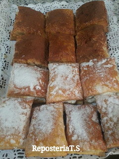Una foto de Pastelitos de hojaldre rellenos de cafe y nata