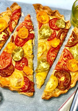 Une photo de Tarte colorée aux tomates