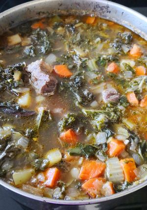 A picture of Mom's Beef/Pork Bones & Winter Vegetable Soup😍.