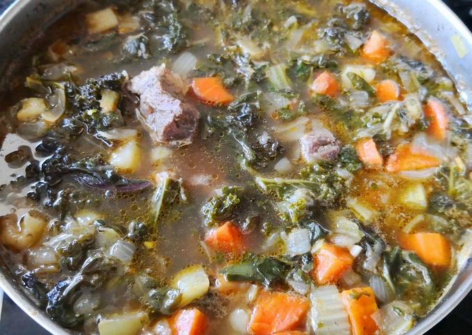 How to Make Homemade Mom&#39;s Beef/Pork Bones &amp; Winter Vegetable Soup😍