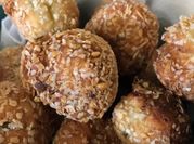 Una foto de croquetas de merluza