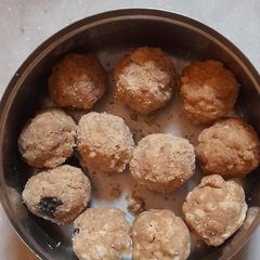 A picture of Gond Laddu.