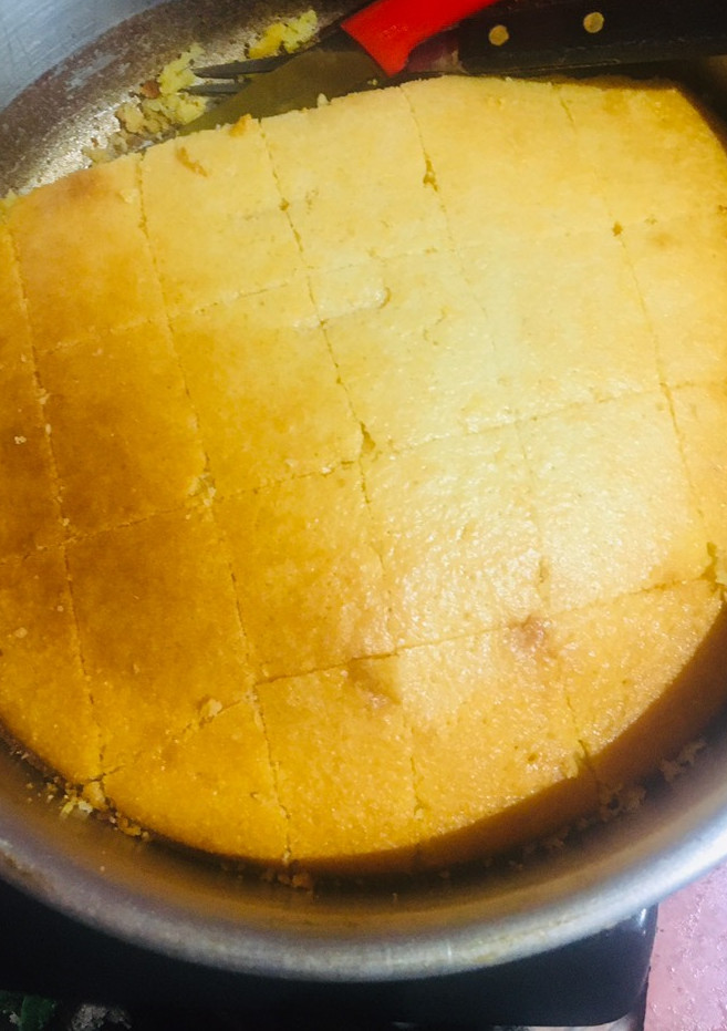 Una foto de Bizcochuelo de polenta 😋😋😋😋