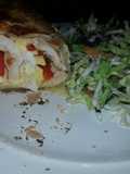 Arrollado de pollo con ensalada