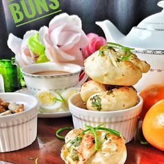 A picture of Garlic buns.