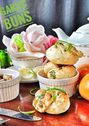 A picture of Garlic buns.