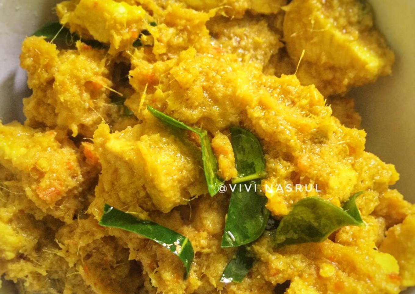 Rica ayam bumbu kuning