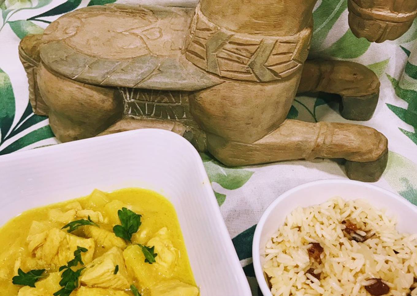 Pollo al curry con piña y leche de coco