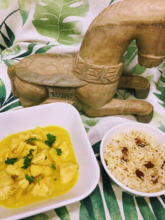 Una foto de Pollo al curry con piña y leche de coco