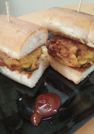 वडा पाव (Vada pav recipe in Hindi) रेसिपी मुख्य फोटो