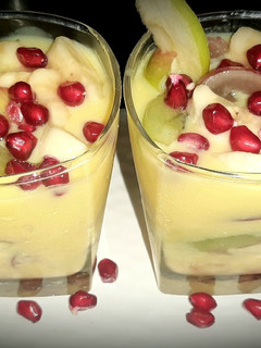 कस्टर्ड ट्रायफल पुडिंग (Custard Trifle Pudding Recipe in Hindi) रेसिपी मुख्य फोटो