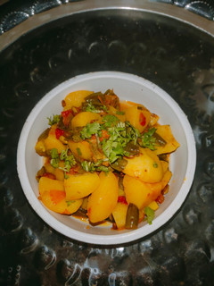 लोबिया आलू की सब्जी (lobia aloo ki sabzi recipe in Hindi) रेसिपी मुख्य फोटो