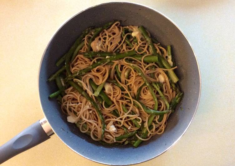 Recipe of Any-night-of-the-week Asparagus spaghetti with goat cheese