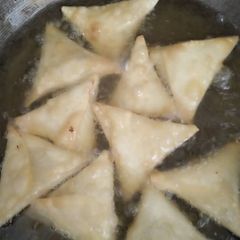 A picture of Chicken Samosa.