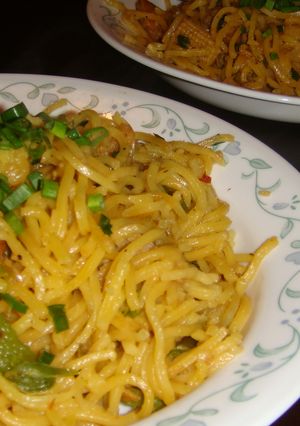 A picture of Chicken Lo-Mein.