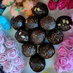 A picture of Millet ladoo nachni with chocolate.