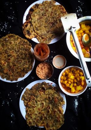 সজনে পাতার পরোটা(sajne patar paratha recipe in bengali) রেসিপির প্রধান ছবি