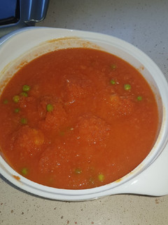 Una foto de Albóndigas de pollo con tomate