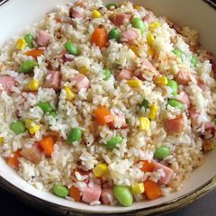 A picture of Colourful Smoked Ham Takikomigohan.