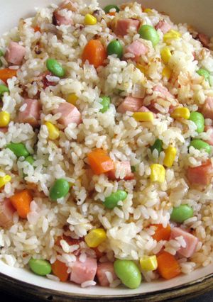 A picture of Colourful Smoked Ham Takikomigohan.