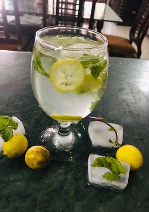 A picture of Mint and lime drink.