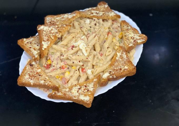 Recipe of Speedy White sauce pasta with garlic butter and cheese bread