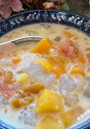 A picture of Mango Pomelo Sago Dessert.