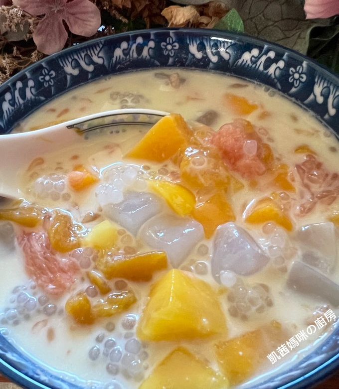 A picture of Mango Pomelo Sago Dessert.