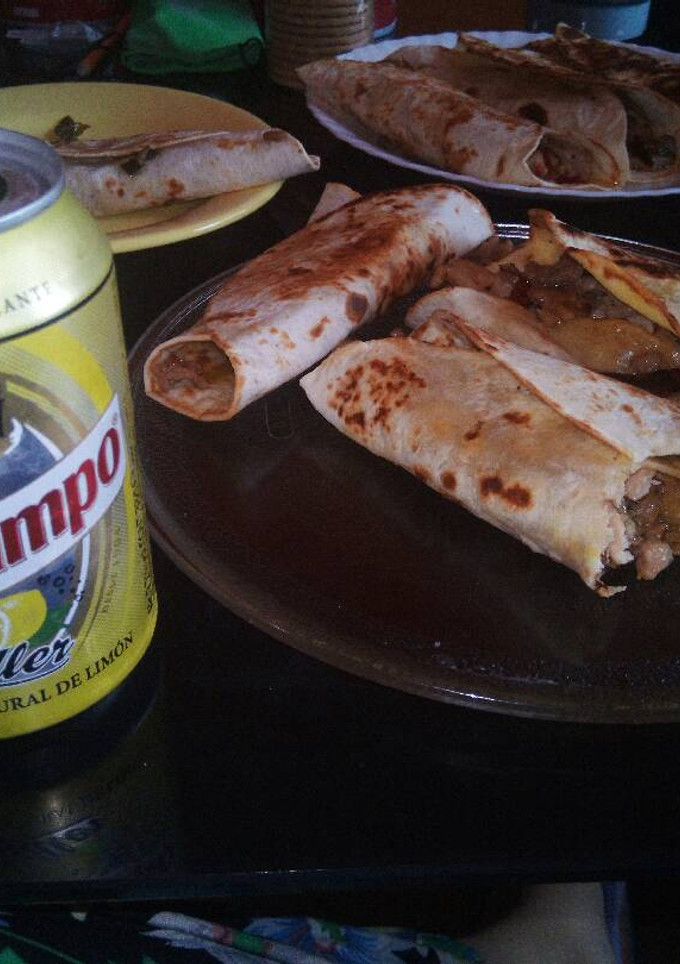 Una foto de Fajitas de carne picada, lomo y verduras