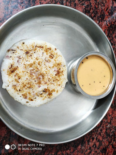 வெங்காய பொடி ஊத்தப்பம் (Venkaya podi utthappam recipe in tamil) செய்முறை முக்கிய புகைப்படம்