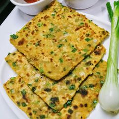 A picture of Spring onion paranthe.